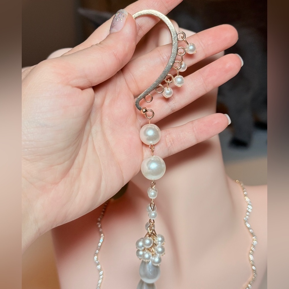 ⚜️ White Pearl Cascade Earrings - Picture 6 of 6